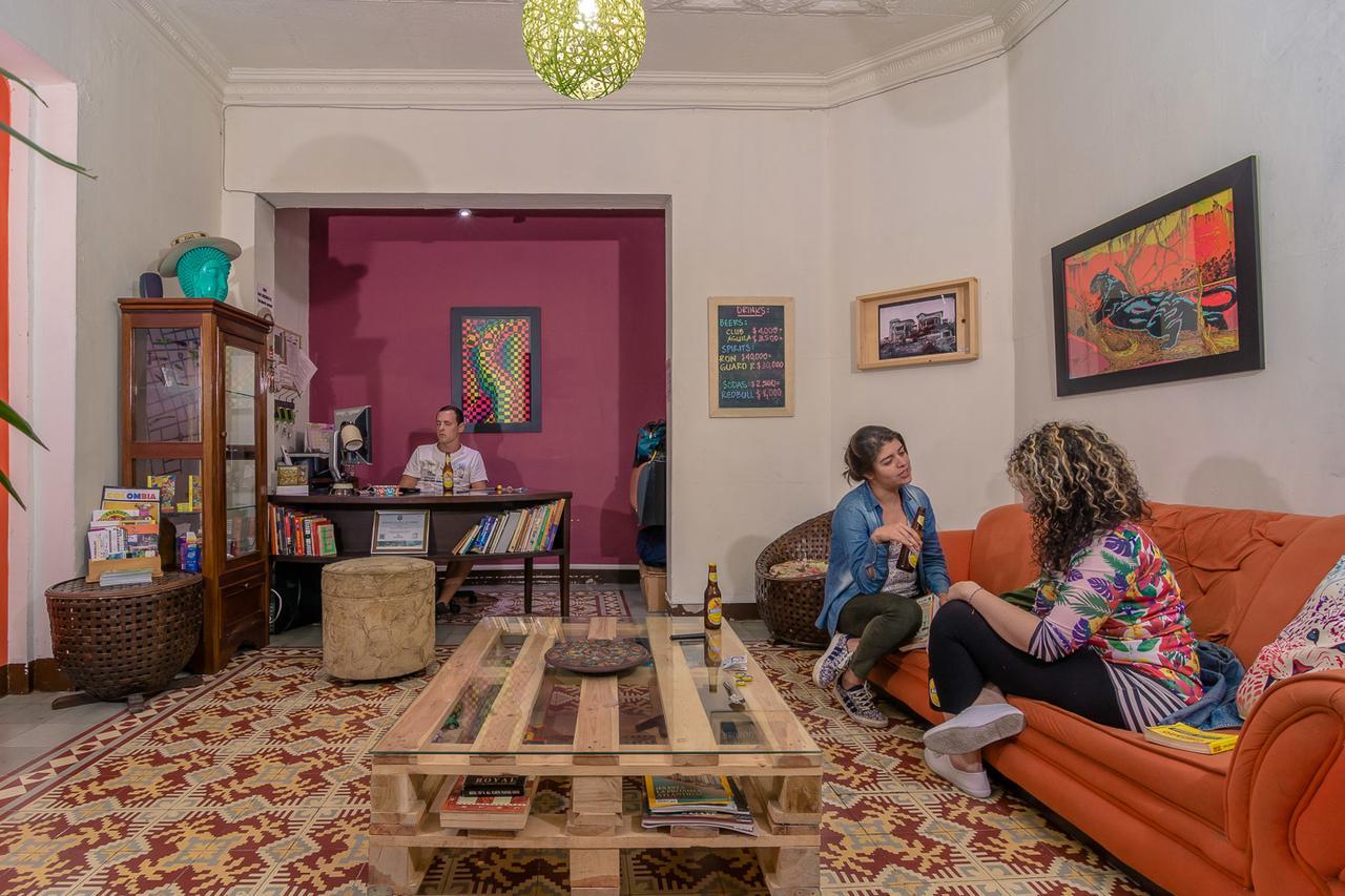 Raiz Hostel Medellin Bagian luar foto
