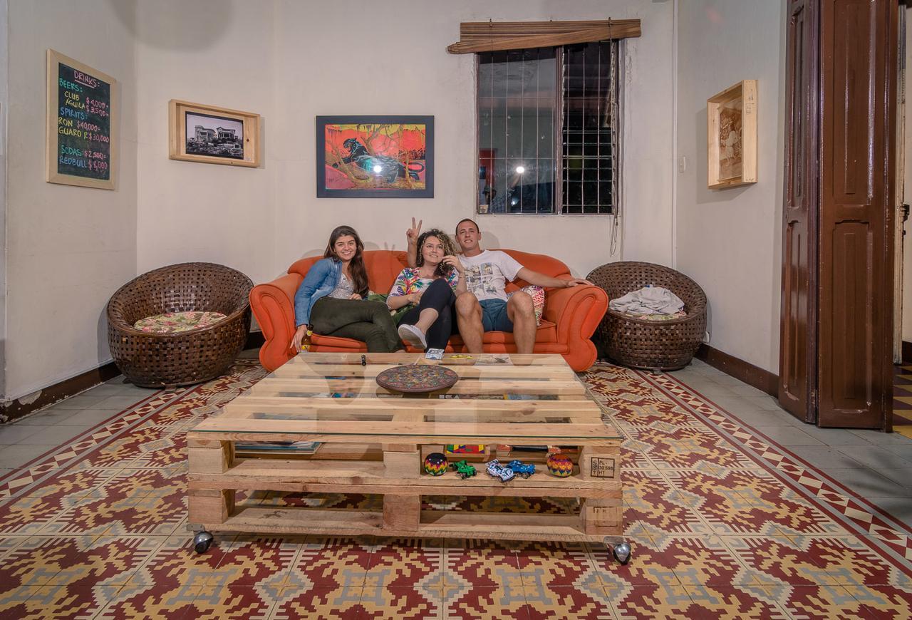 Raiz Hostel Medellin Bagian luar foto