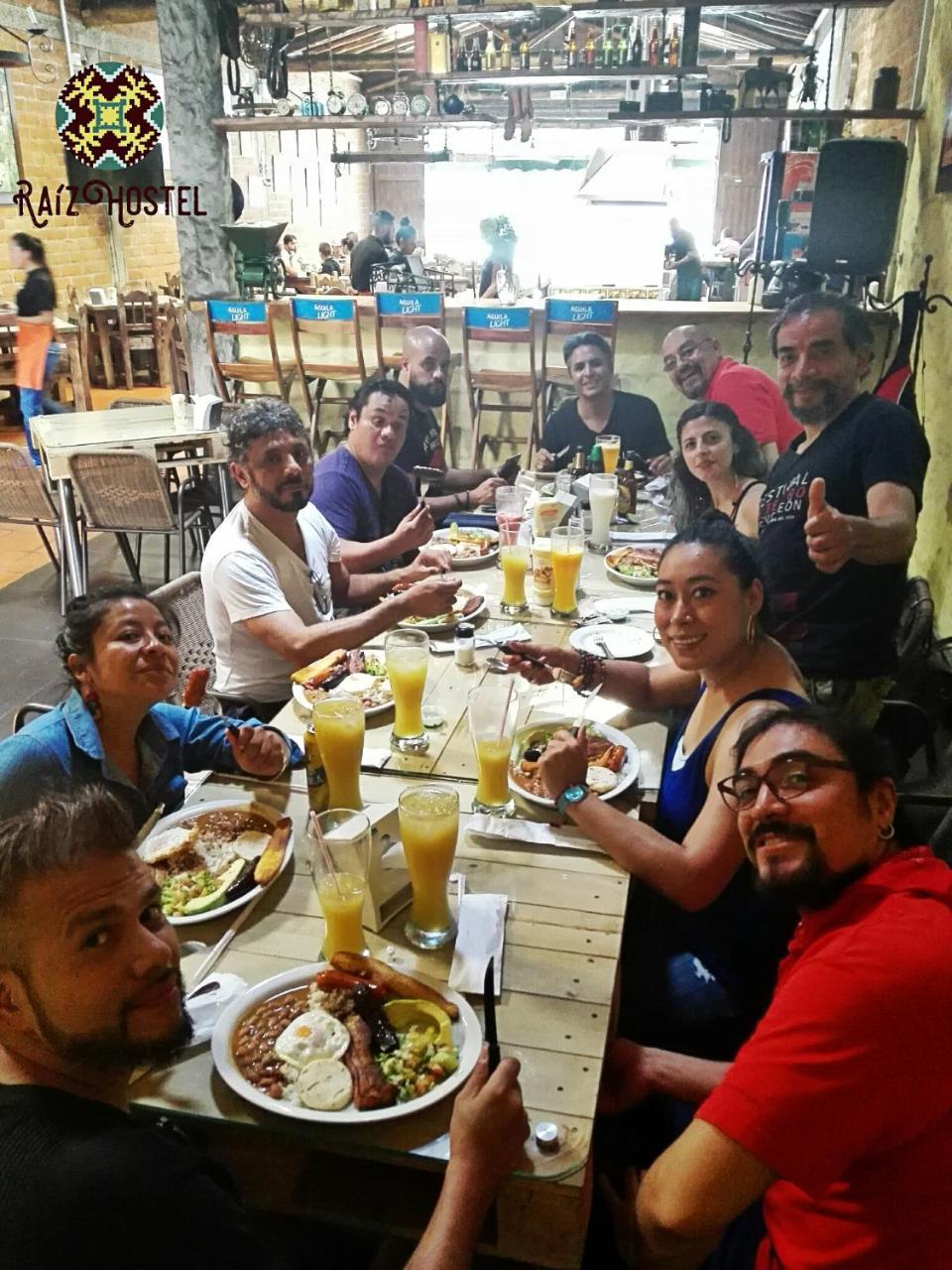 Raiz Hostel Medellin Bagian luar foto